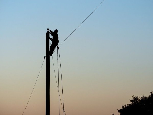 lineperson-fixing-a-power-line
